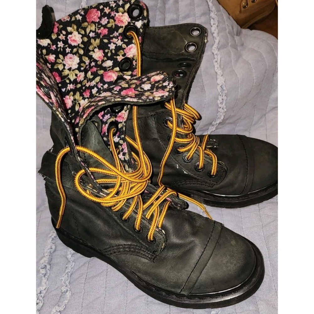 Doc Dr. Martens Triumph Black Leather Roses Floral Lined Combat Boots Youth 5